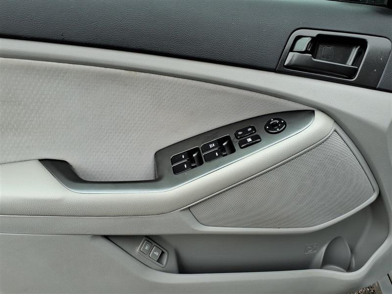 Kia Optima LX MT 2013