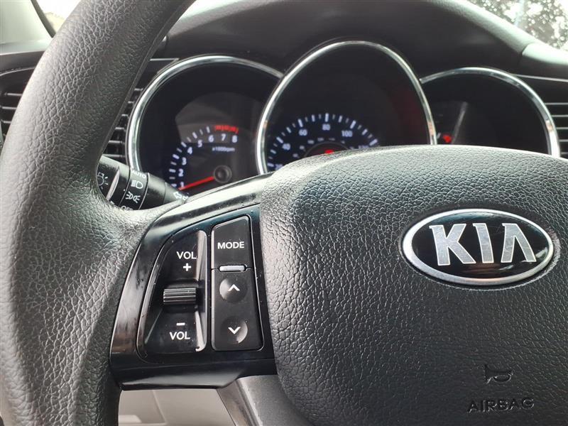 Kia Optima LX MT 2013
