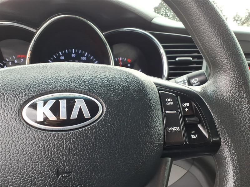 Kia Optima LX MT 2013