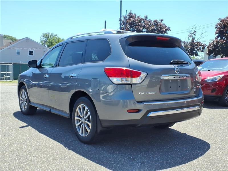 Nissan Pathfinder SV 4WD 2015