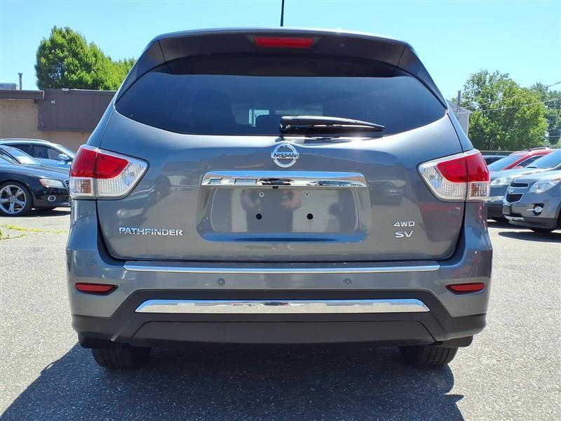 Nissan Pathfinder SV 4WD 2015