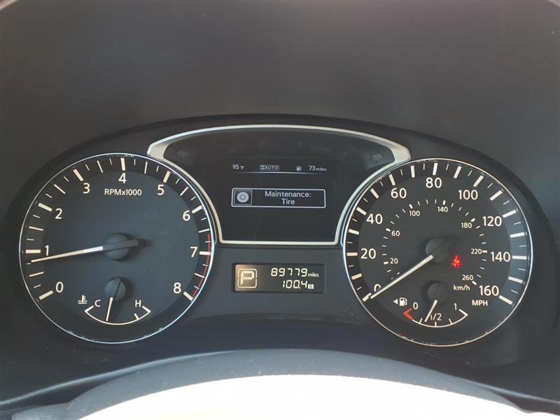 Nissan Pathfinder SV 4WD 2015