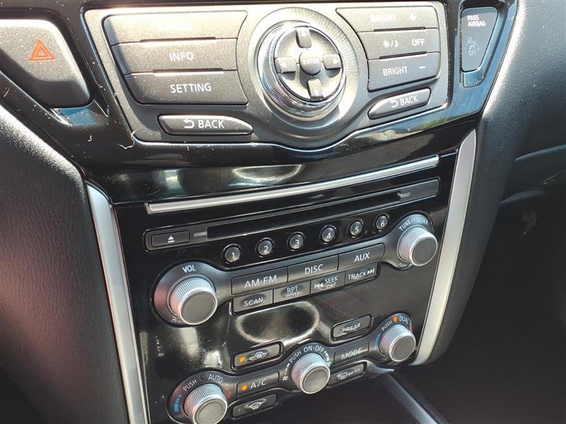 Nissan Pathfinder SV 4WD 2015