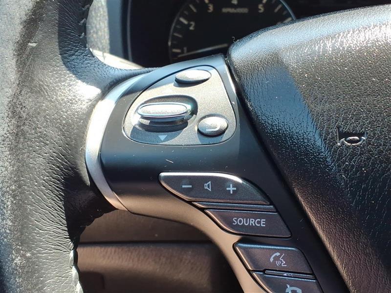 Nissan Pathfinder SV 4WD 2015