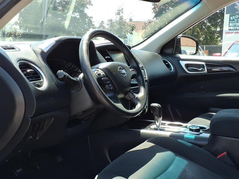 Nissan Pathfinder SV 4WD 2015
