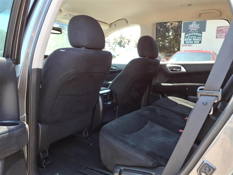 Nissan Pathfinder SV 4WD 2015