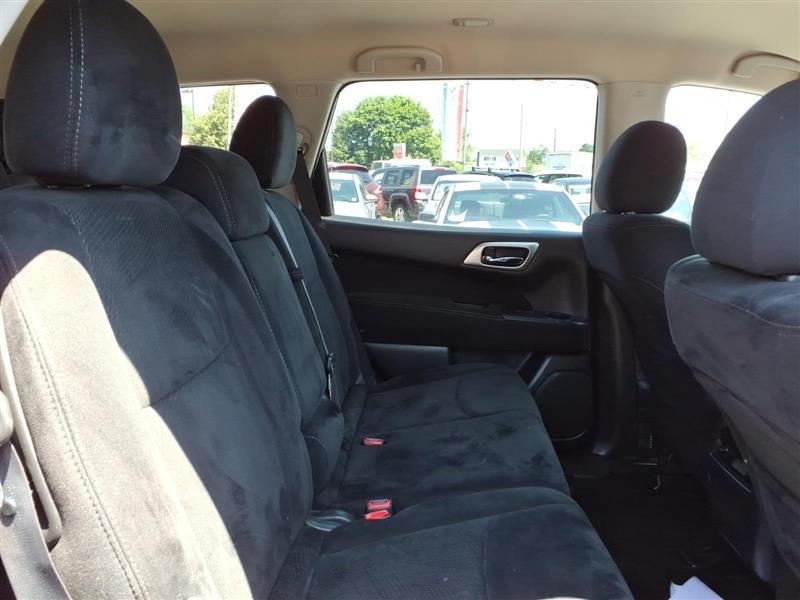 Nissan Pathfinder SV 4WD 2015
