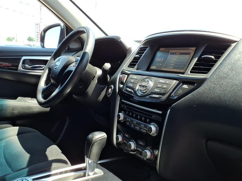 Nissan Pathfinder SV 4WD 2015