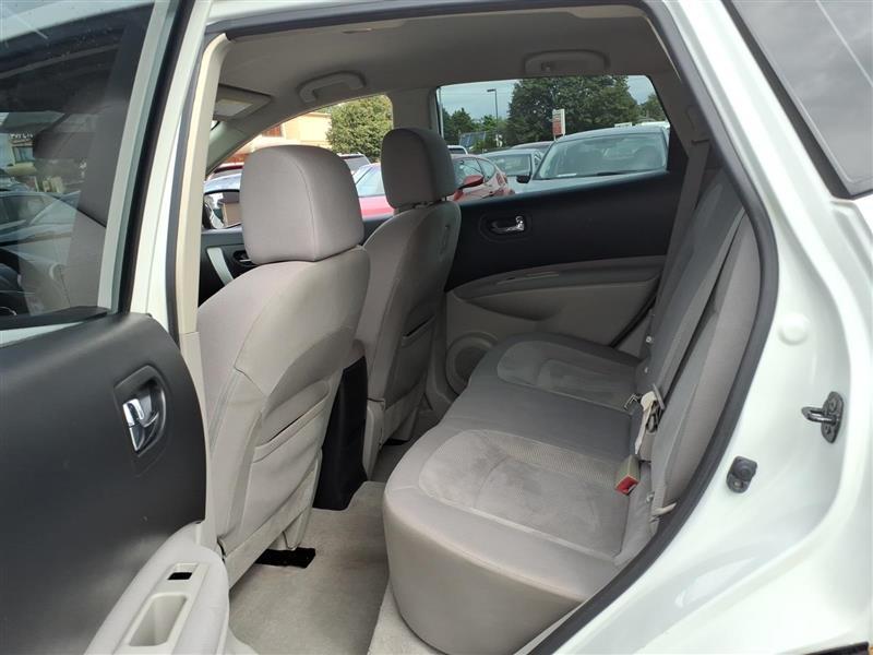 Nissan Rogue S AWD 2011