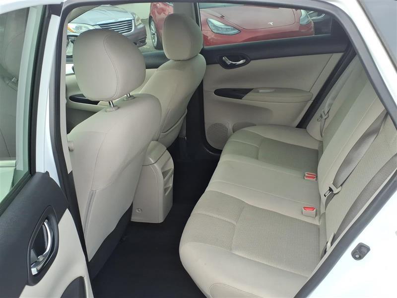 Nissan Sentra S 6MT 2017