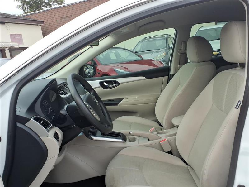 Nissan Sentra S 6MT 2017