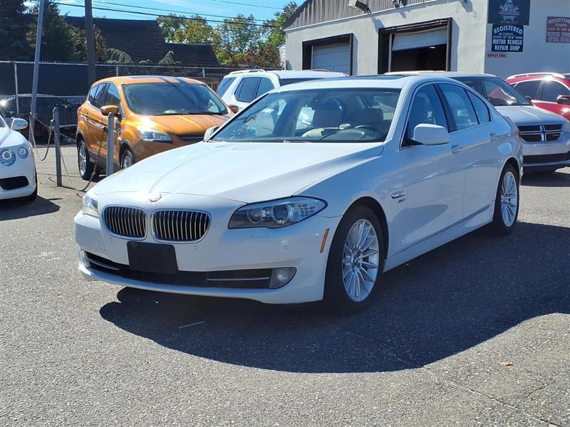 BMW 5-Series 535xi 2011