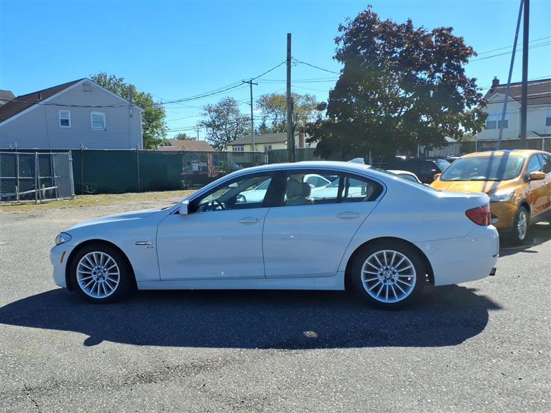 BMW 5-Series 535xi 2011