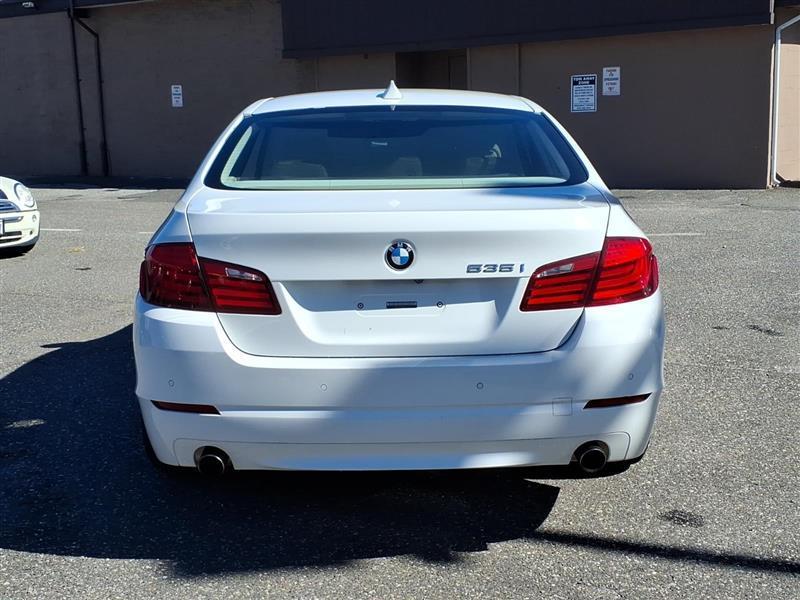 BMW 5-Series 535xi 2011
