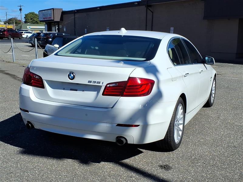 BMW 5-Series 535xi 2011