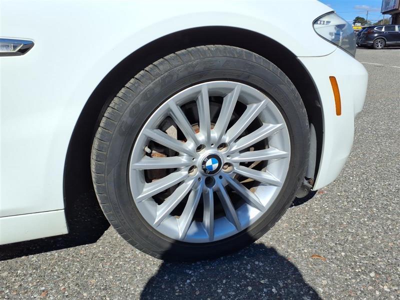 BMW 5-Series 535xi 2011