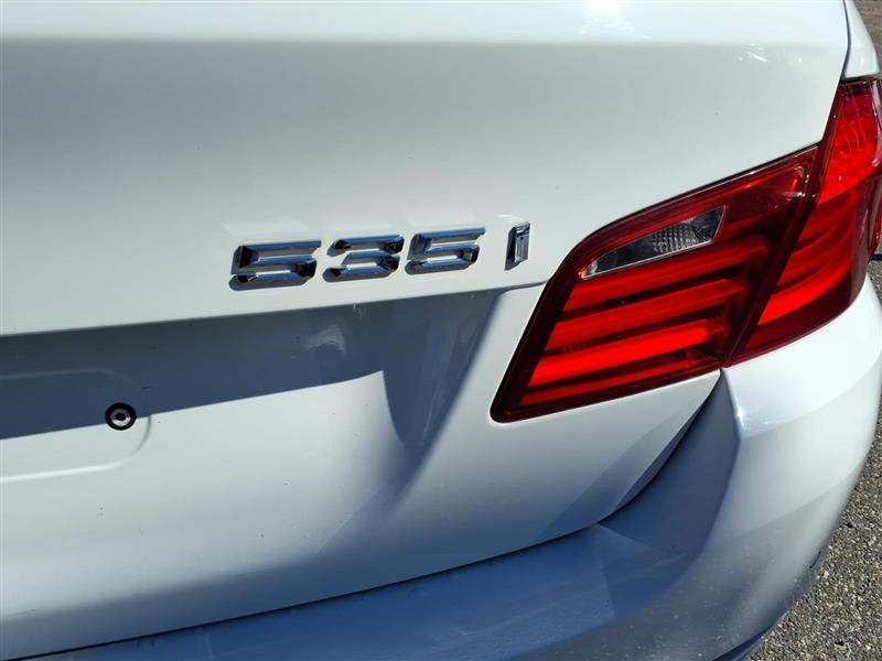 BMW 5-Series 535xi 2011