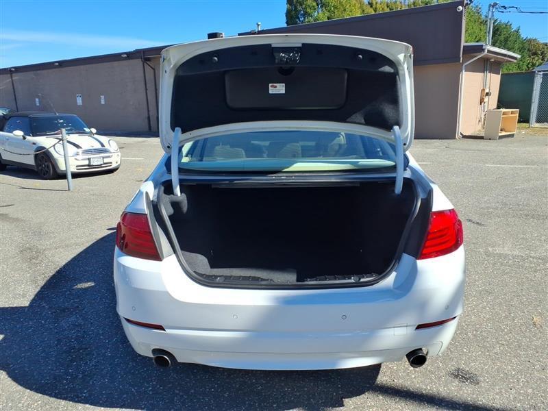 BMW 5-Series 535xi 2011