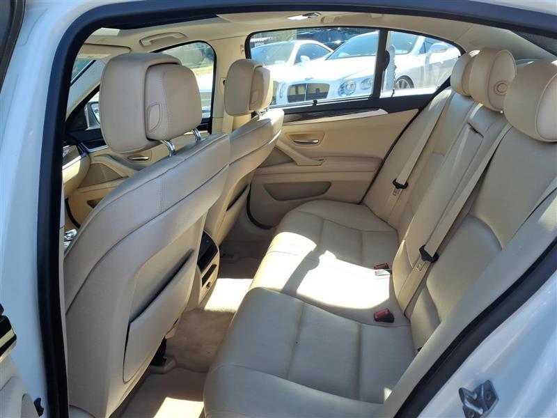 BMW 5-Series 535xi 2011