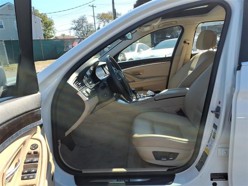 BMW 5-Series 535xi 2011