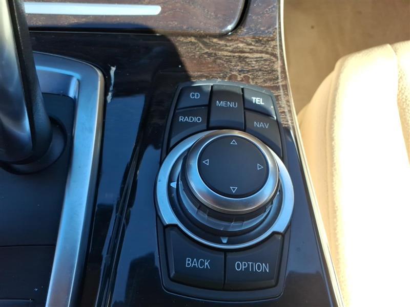BMW 5-Series 535xi 2011
