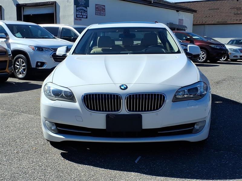 BMW 5-Series 535xi 2011