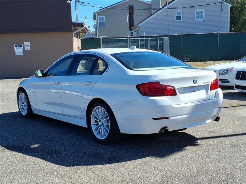 BMW 5-Series 535xi 2011