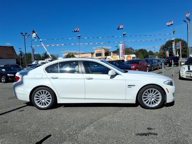 BMW 5-Series 535xi 2011