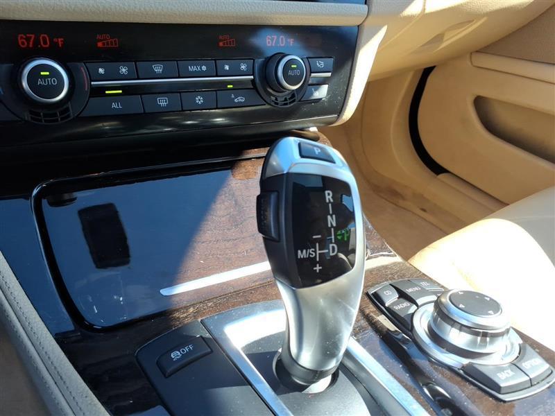 BMW 5-Series 535xi 2011