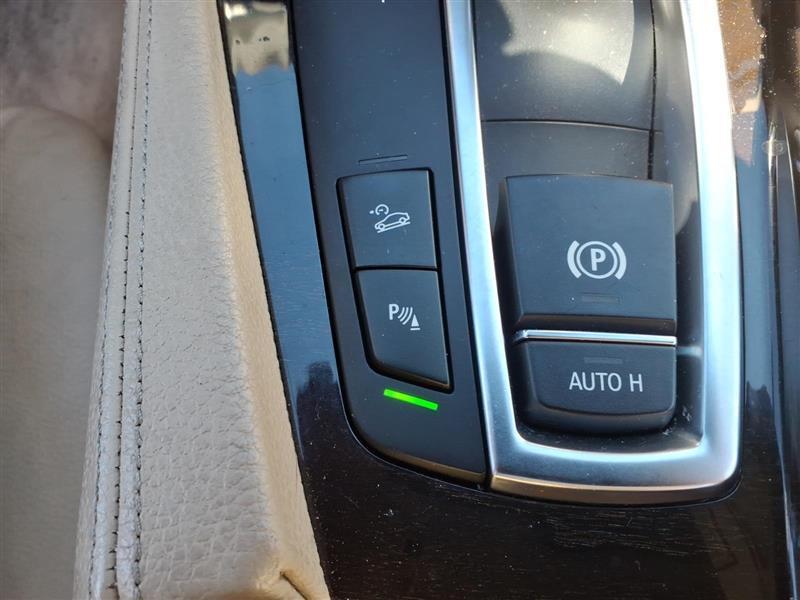 BMW 5-Series 535xi 2011