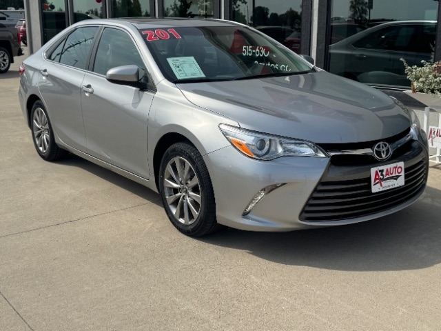 2017 Toyota Camry XLE photo 4