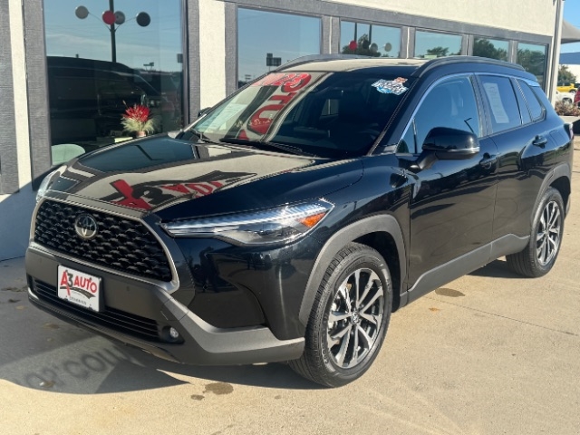 2023 Toyota Corolla Cross XLE photo 2