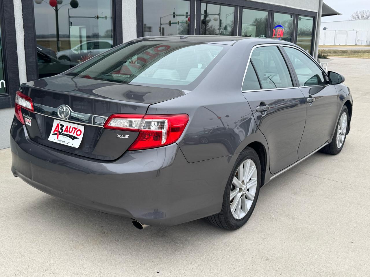 Toyota Camry 4dr Sdn XLE Auto 2012