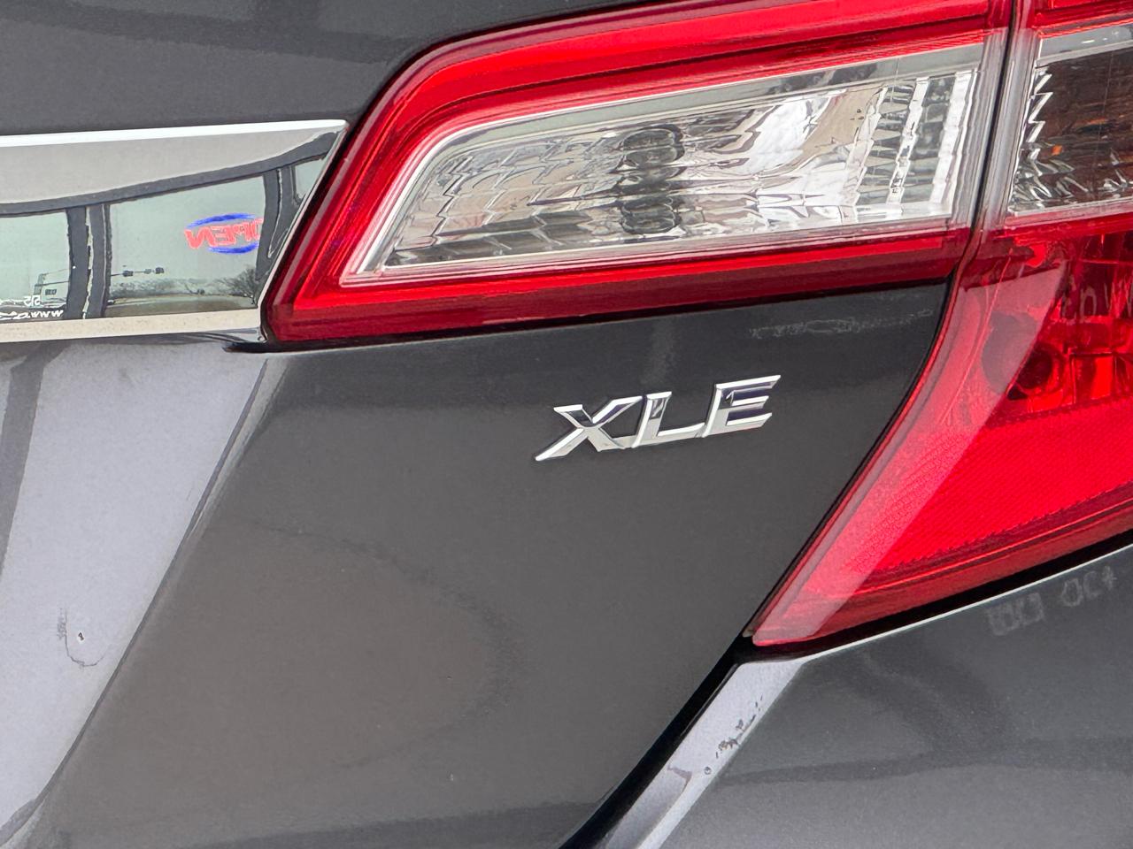 Toyota Camry 4dr Sdn XLE Auto 2012