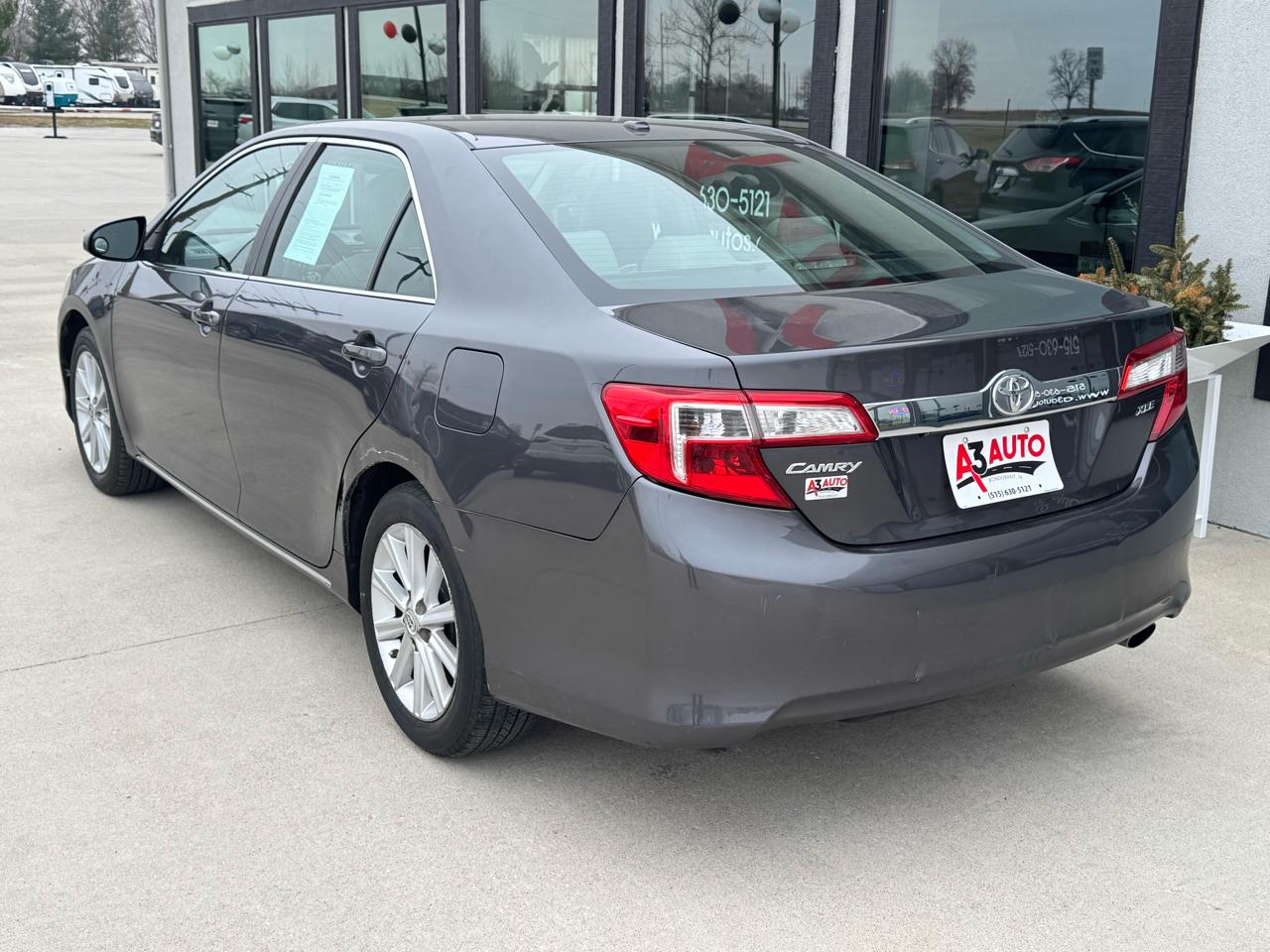 Toyota Camry 4dr Sdn XLE Auto 2012