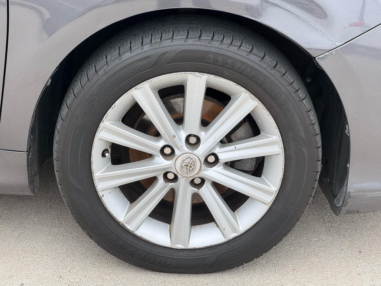 Toyota Camry 4dr Sdn XLE Auto 2012