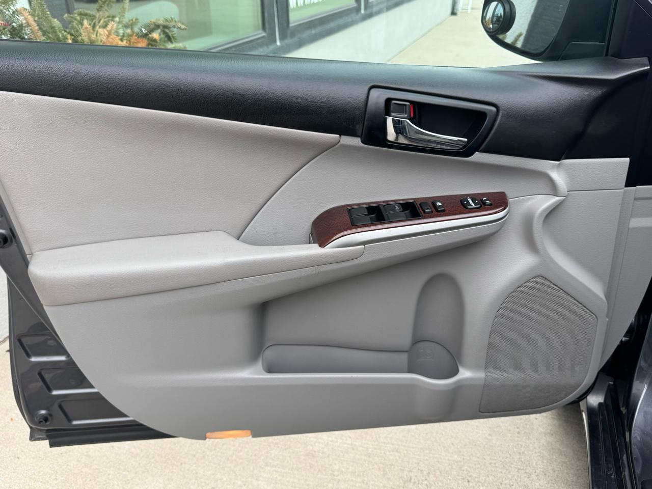 Toyota Camry 4dr Sdn XLE Auto 2012