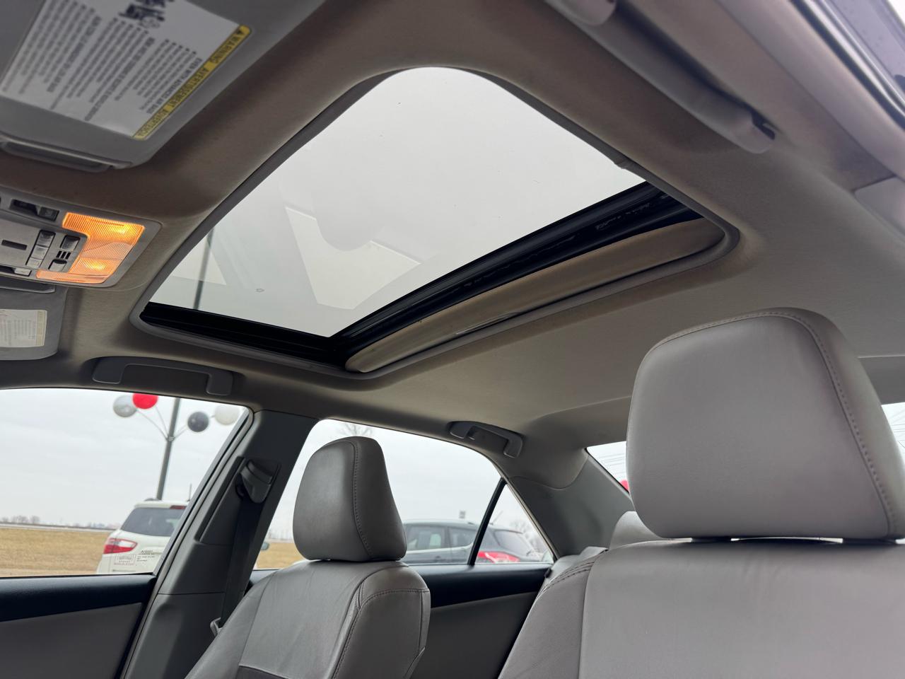 Toyota Camry 4dr Sdn XLE Auto 2012