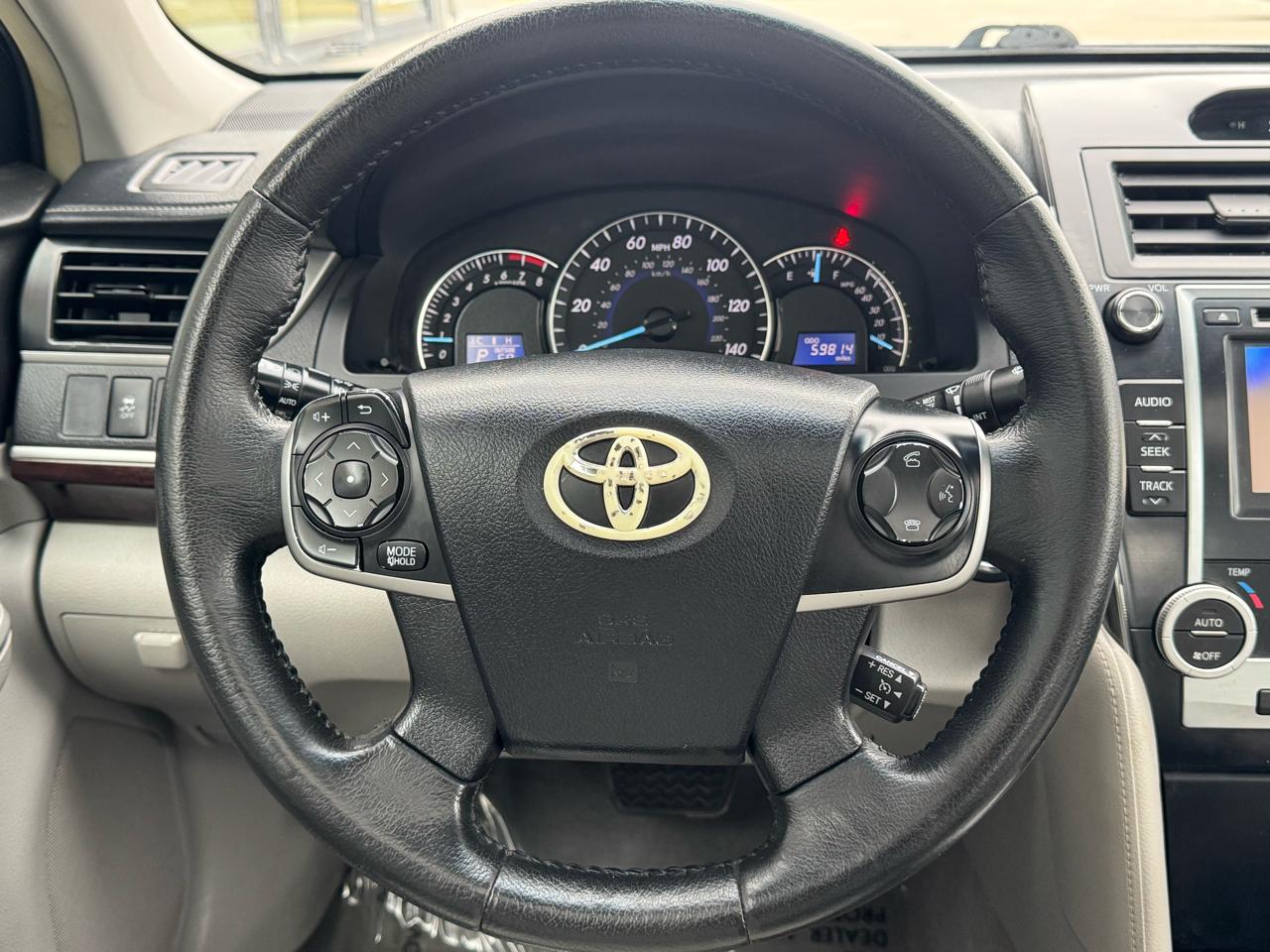 Toyota Camry 4dr Sdn XLE Auto 2012