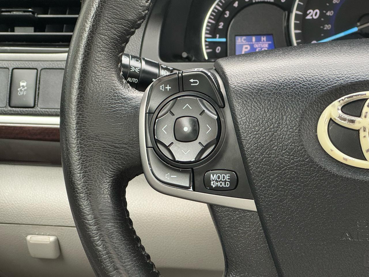 Toyota Camry 4dr Sdn XLE Auto 2012