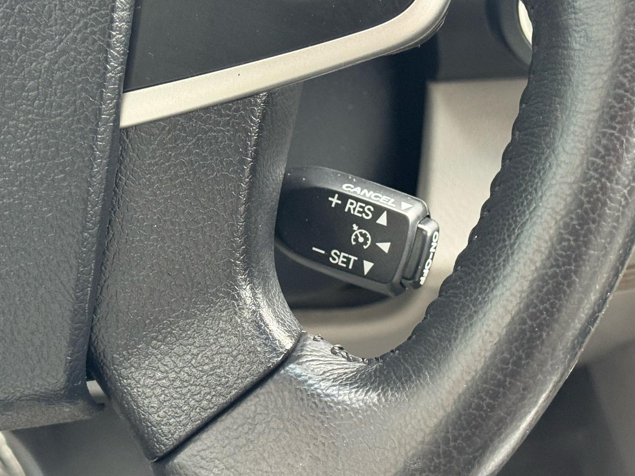 Toyota Camry 4dr Sdn XLE Auto 2012