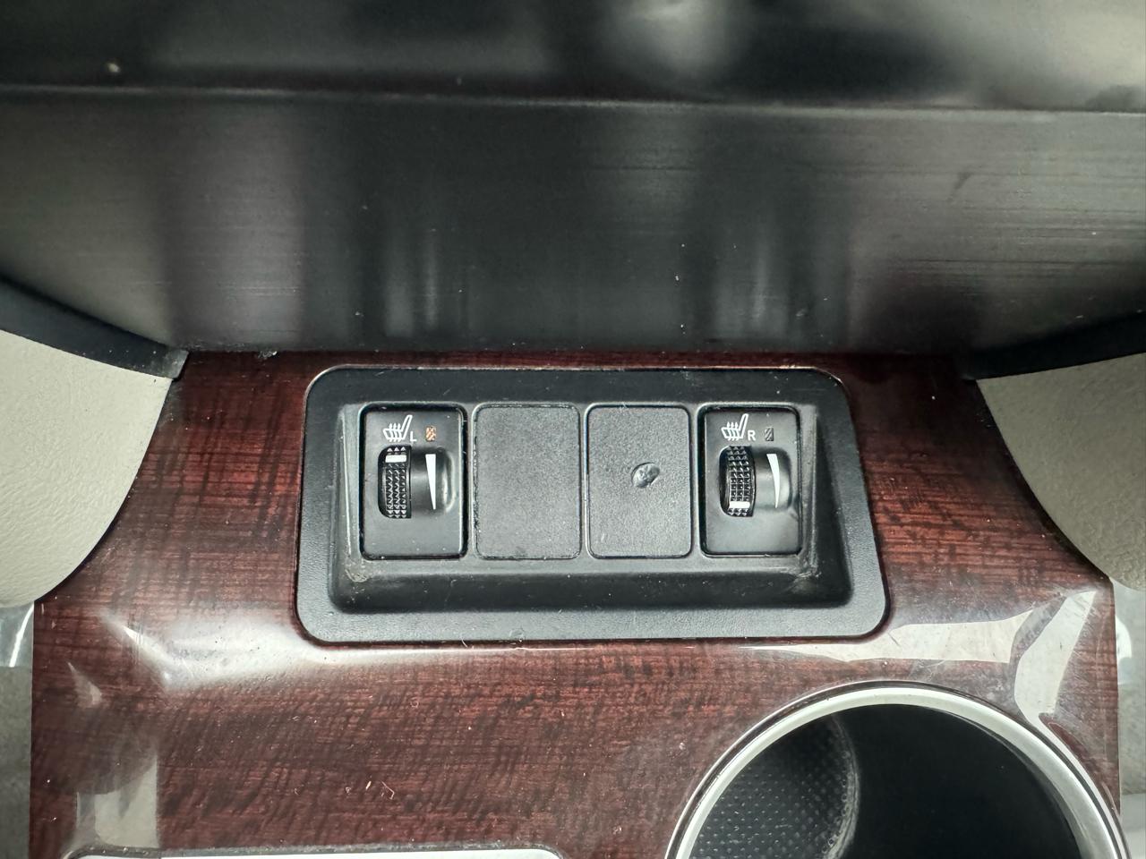 Toyota Camry 4dr Sdn XLE Auto 2012