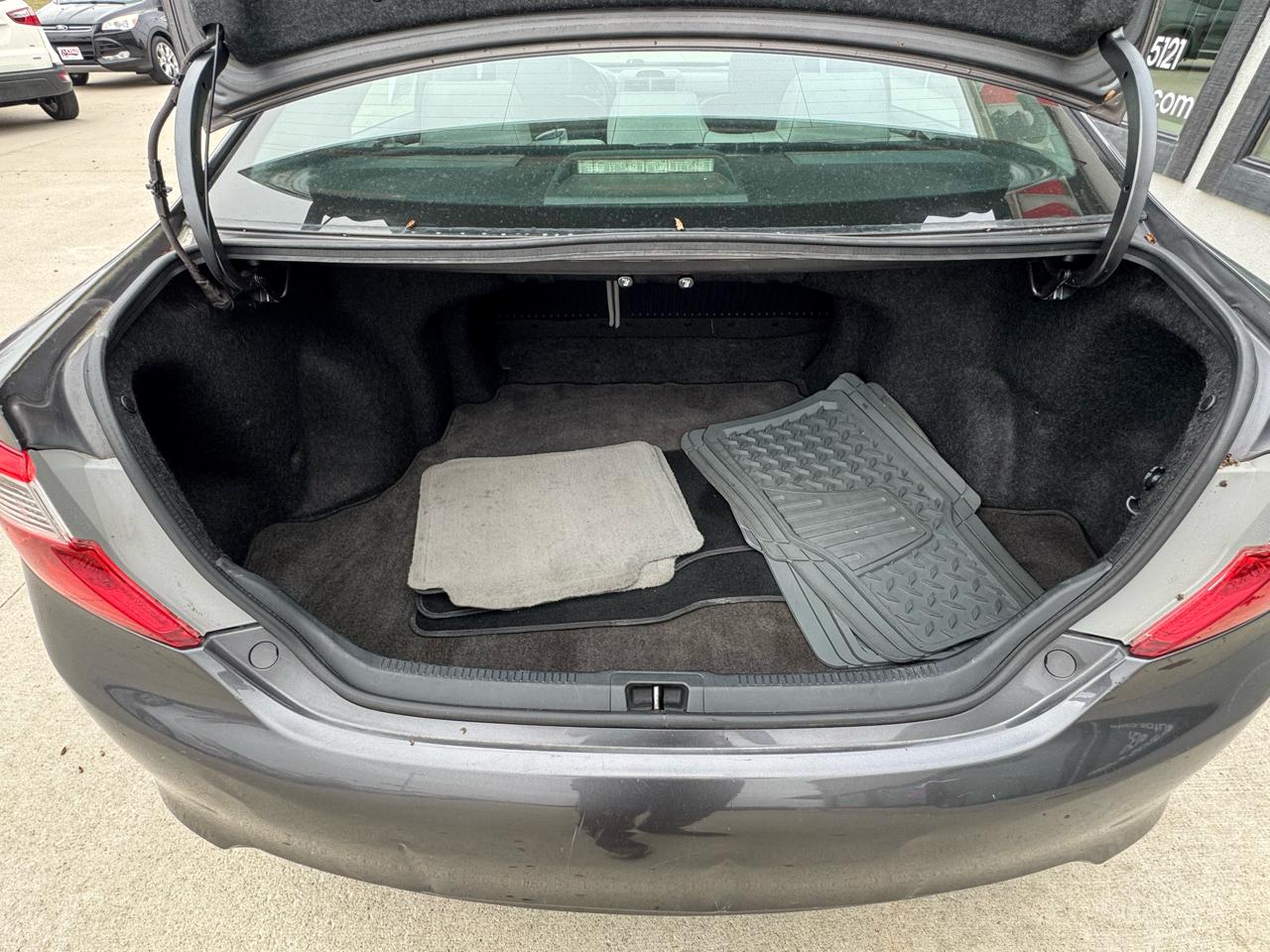 Toyota Camry 4dr Sdn XLE Auto 2012