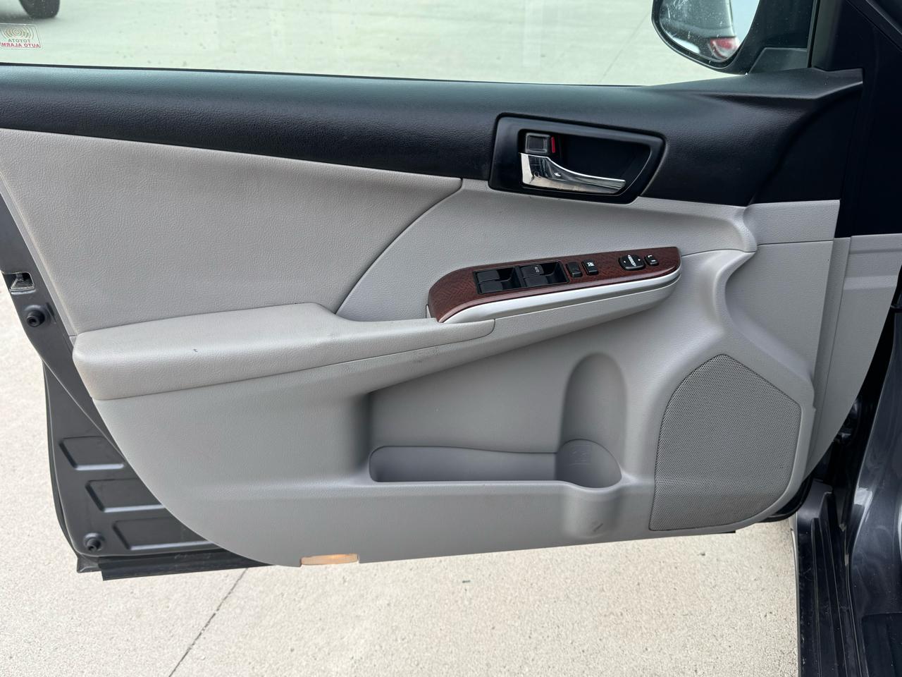 Toyota Camry 4dr Sdn XLE Auto 2012