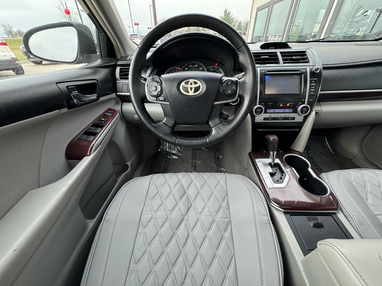 Toyota Camry 4dr Sdn XLE Auto 2012