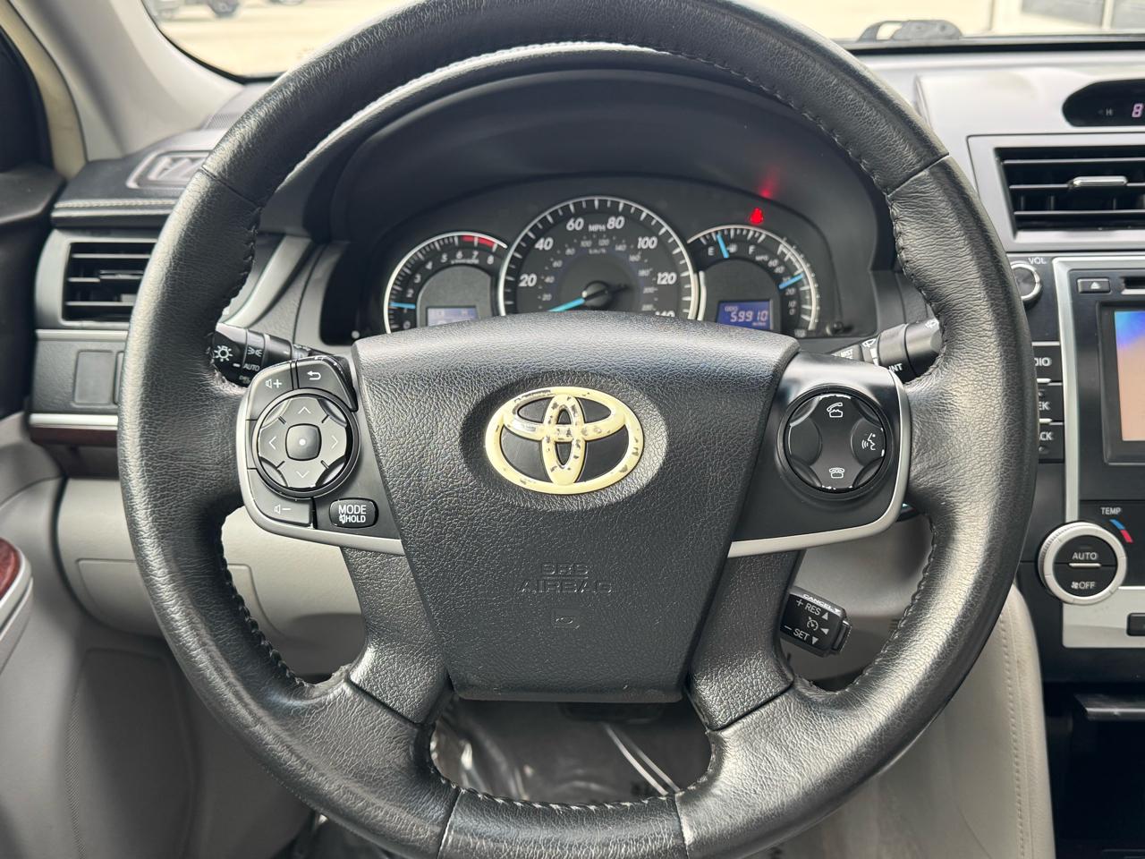 Toyota Camry 4dr Sdn XLE Auto 2012