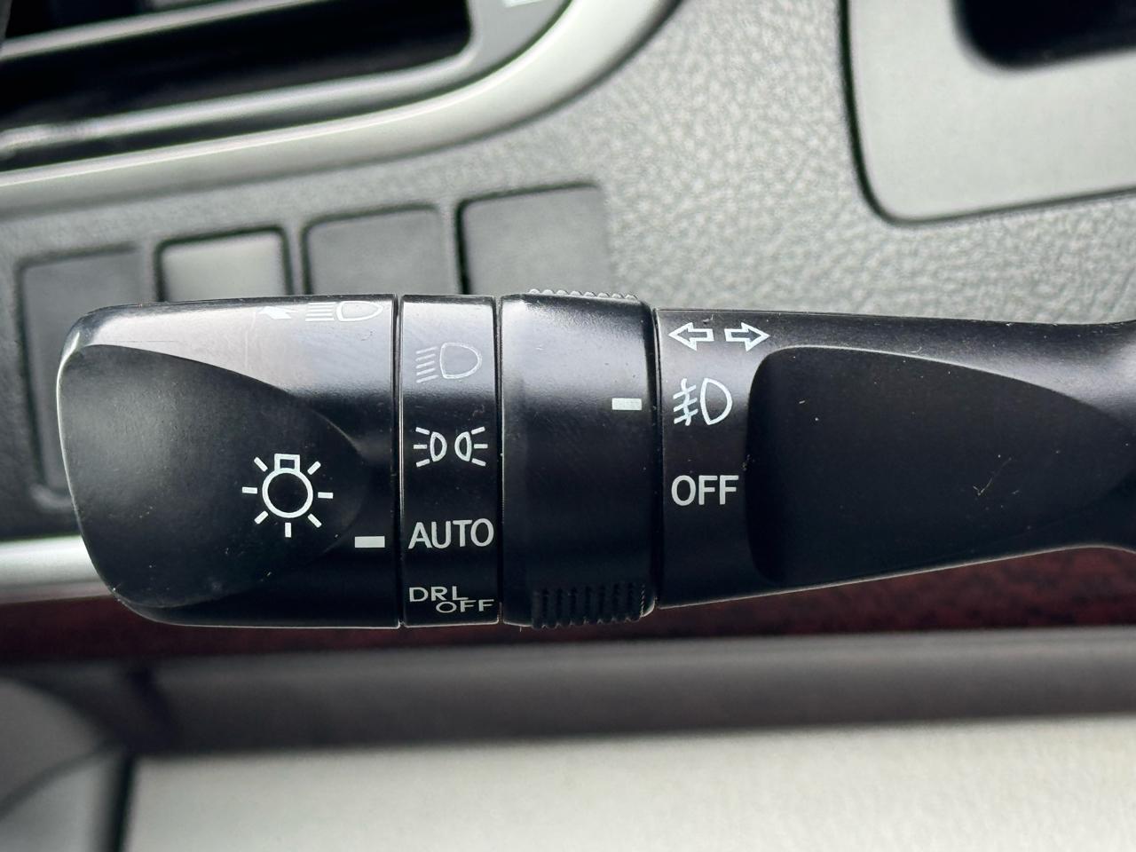 Toyota Camry 4dr Sdn XLE Auto 2012