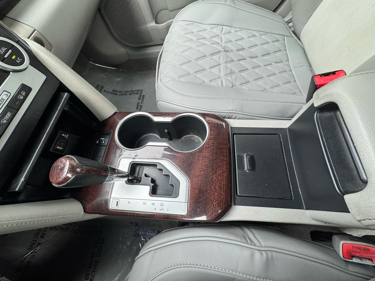 Toyota Camry 4dr Sdn XLE Auto 2012