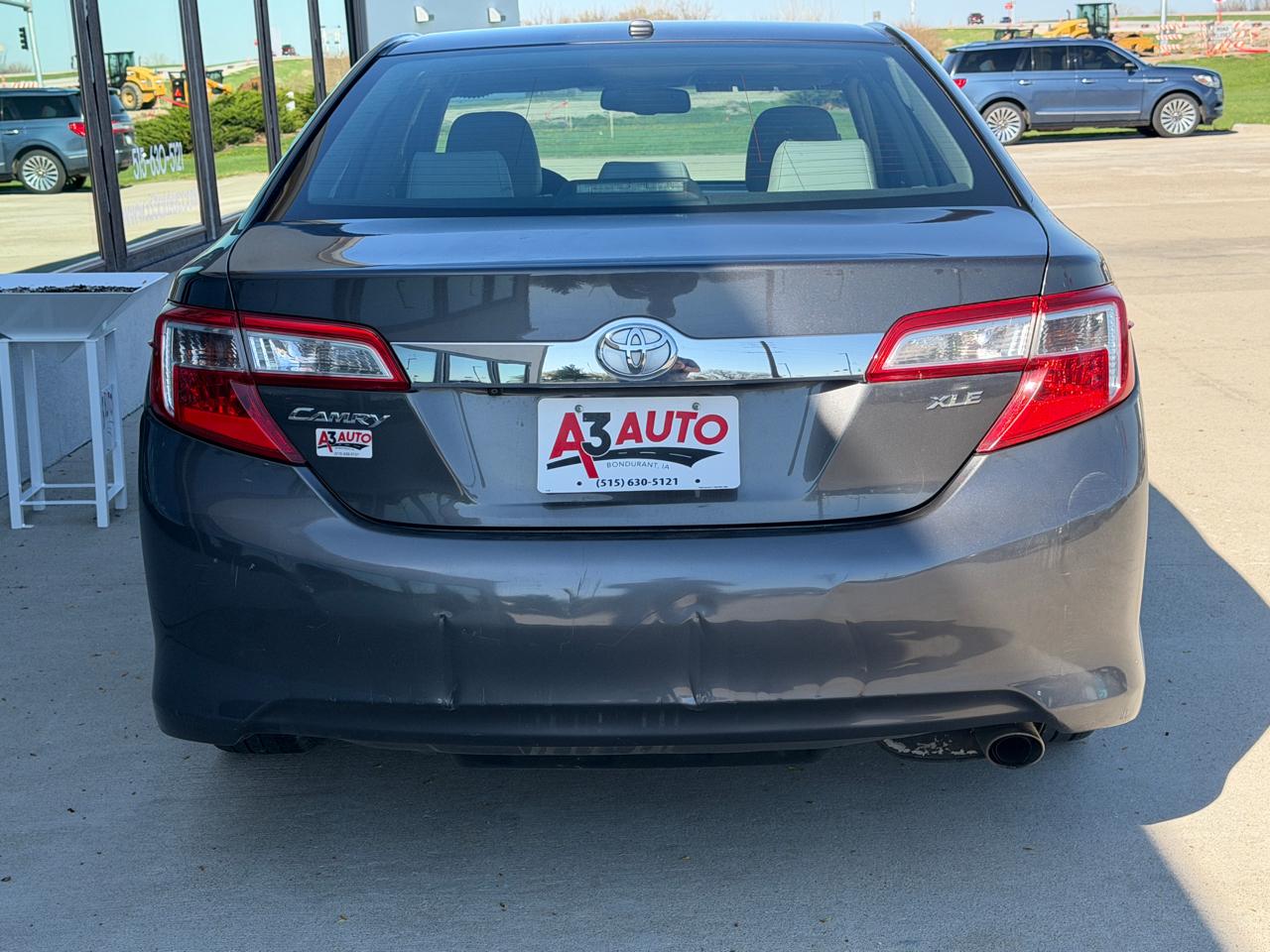 Toyota Camry 4dr Sdn XLE Auto 2012