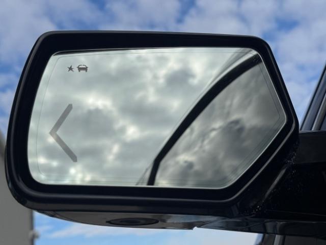 GMC Yukon Denali 4WD 2019